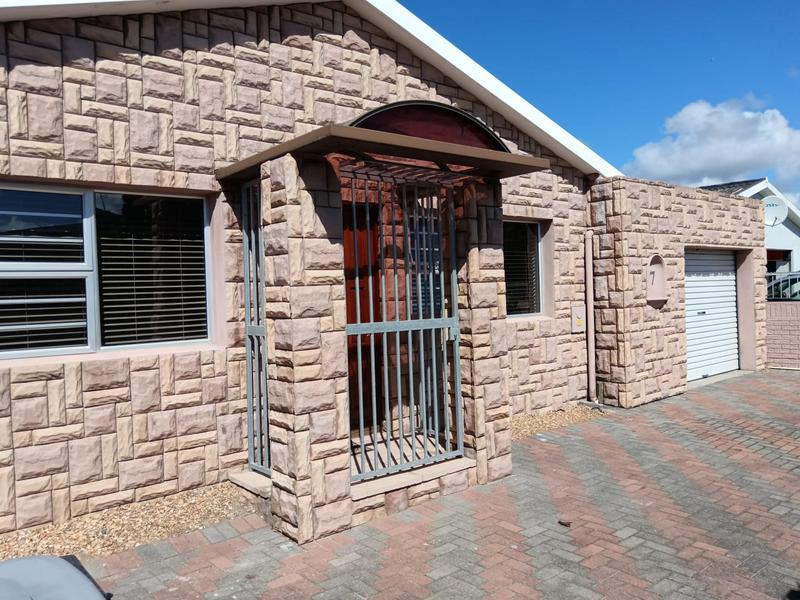 3 Bedroom Property for Sale in Heathfield Western Cape